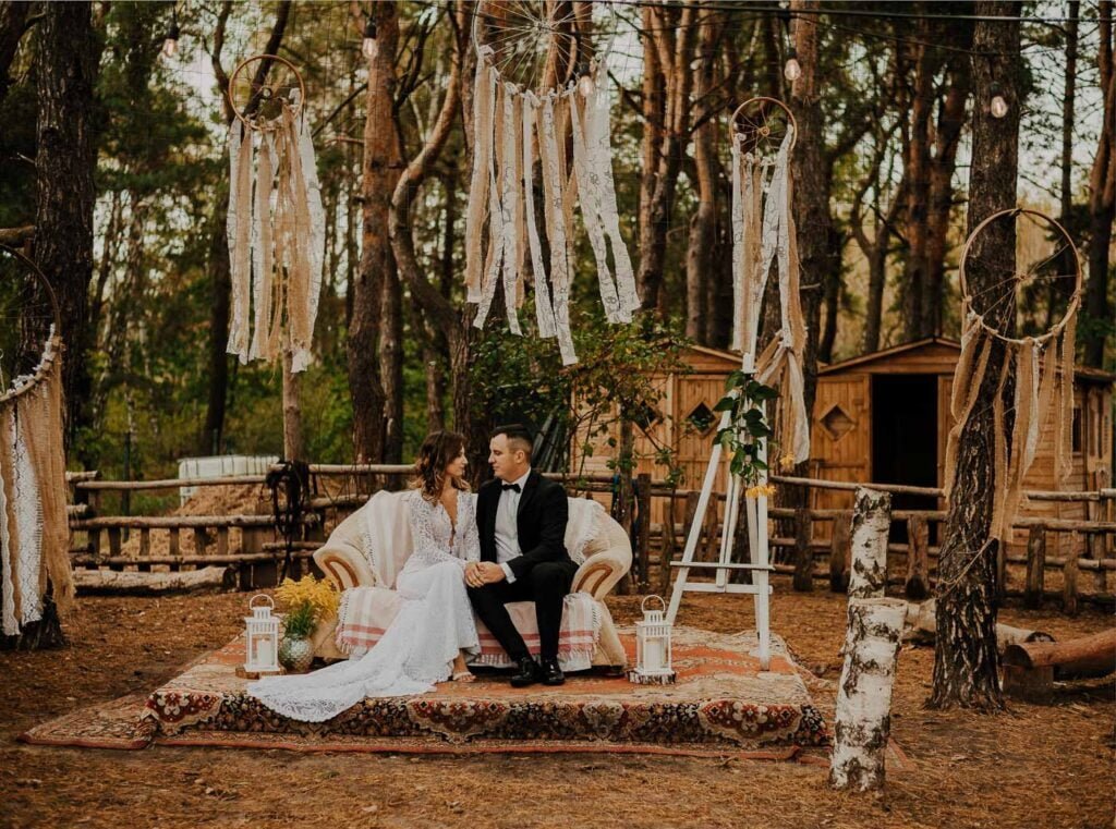 Read more about the article Rustykalna sesja ślubna z alpakami – Wyszków