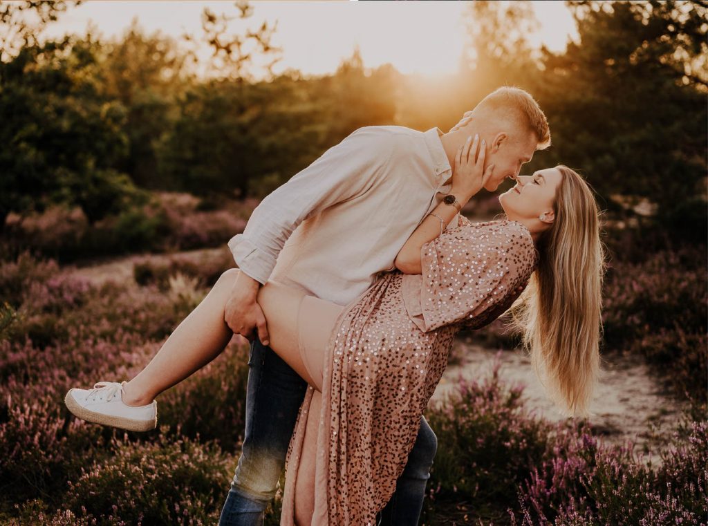Read more about the article Sesja plenerowa zakochanych na Wrzosowisku pod Warszawą