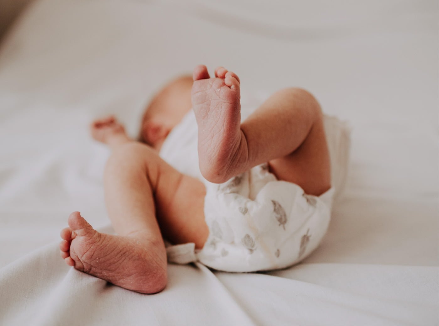 stópki noworodka po urodzeniu