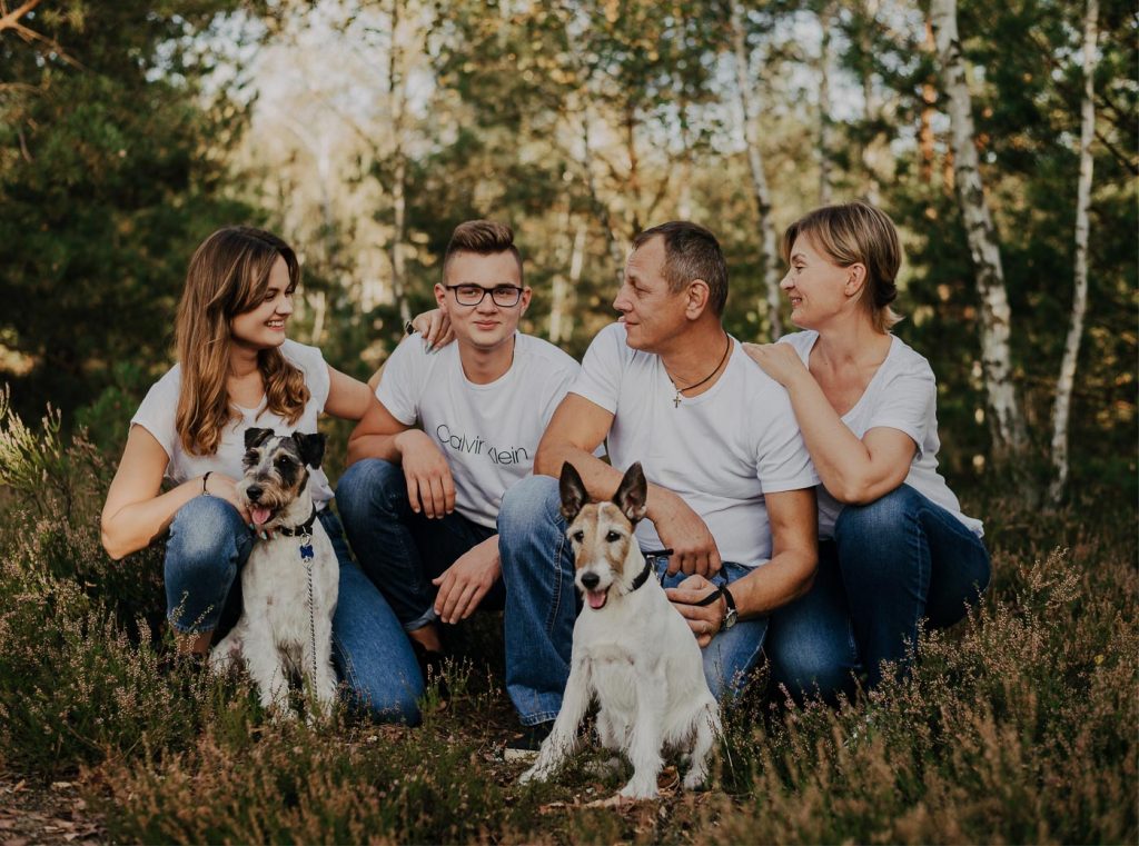 Read more about the article Sesja rodzinna z dorosłymi dziećmi na Wrzosowisku pod Warszawą