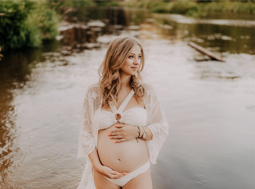 Read more about the article Sesja ciążowa nad wodą | Fotograf  Wyszków
