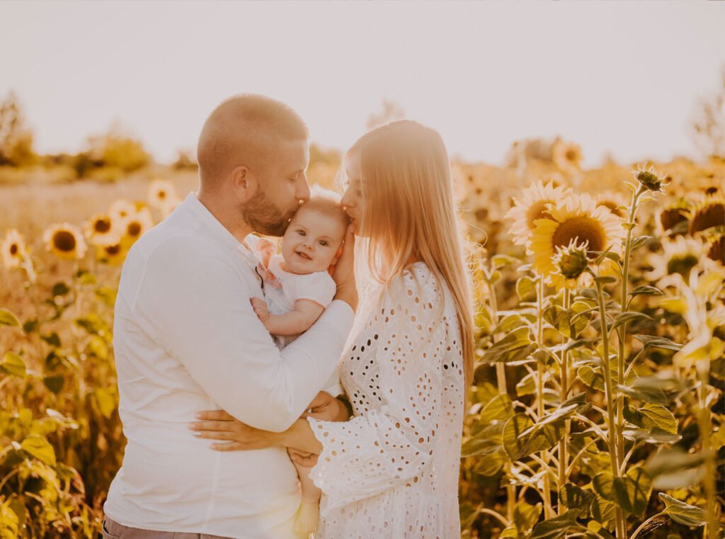 Read more about the article Sesja rodzinna w słonecznikach | Fotograf rodzinny Warszawa