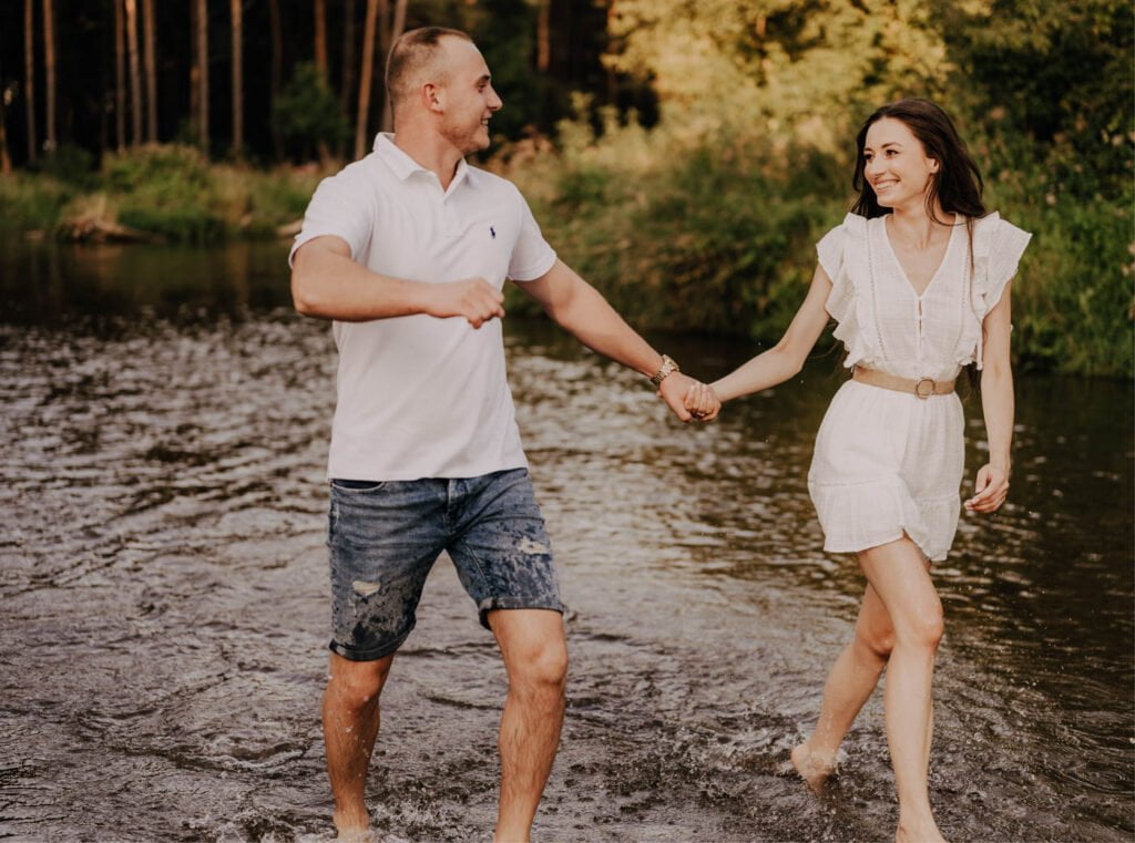 Read more about the article Sesja narzeczeńska w plenerze pod Warszawą