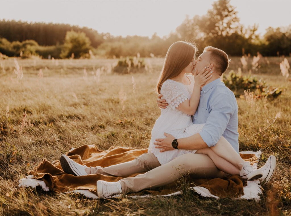 Read more about the article Sesja narzeczeńska na łące – fotograf Warszawa