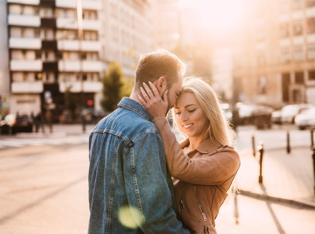 Read more about the article Sesja narzeczeńska w mieście – Warszawa