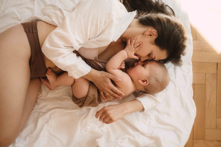 Read more about the article Sesja bliskościowa mamy i dziecka Warszawa