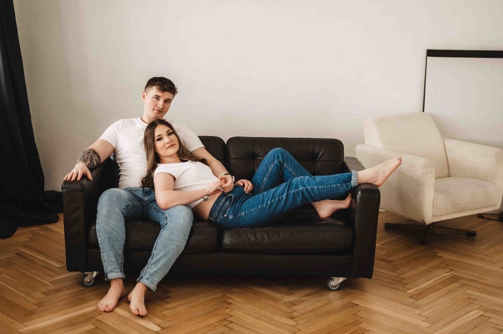 Read more about the article Sesja narzeczeńska w studio w Warszawie