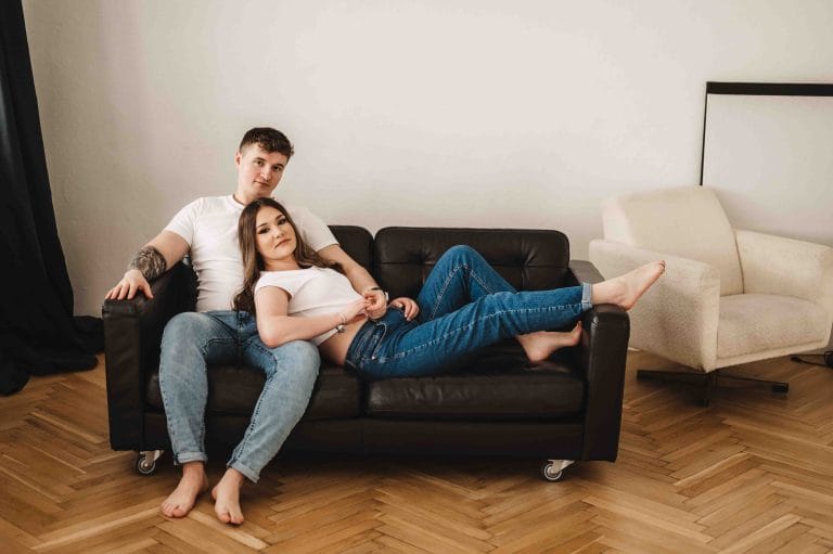 Read more about the article Sesja narzeczeńska w studio w Warszawie