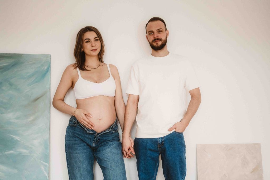Read more about the article Naturalna sesja ciążowa z mężem | Fotografia ciążowa Radzymin, Wyszków, Warszawa