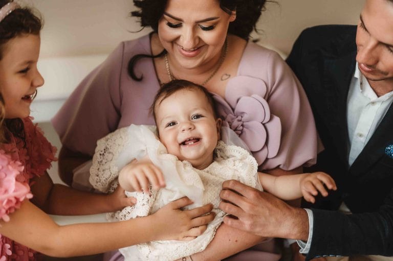 Read more about the article Reportaż fotograficzny z  chrztu oraz pierwszych urodzin dziewczynki – Wołomin, Kobyłka